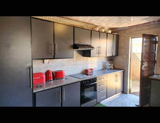3 BEDROOM HOUSE FOR SALE IN BRAM FISCHERVILLE